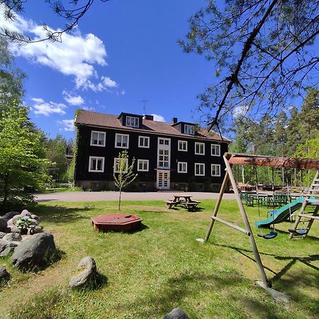 Villa Karlloesa - Bed And Breakfast Målilla المظهر الخارجي الصورة