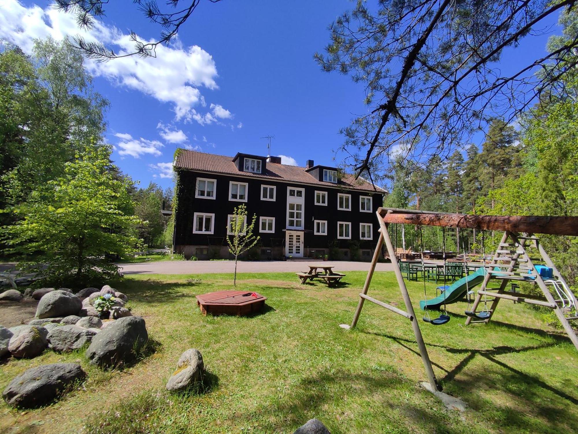 Villa Karlloesa - Bed And Breakfast Målilla المظهر الخارجي الصورة
